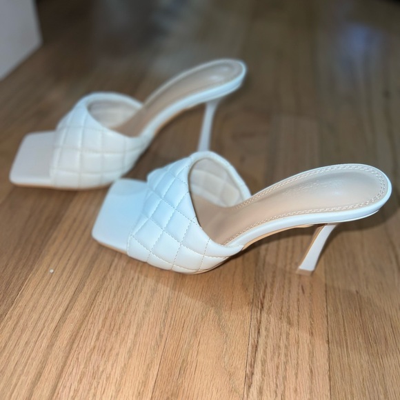 Heels - Picture 4 of 4